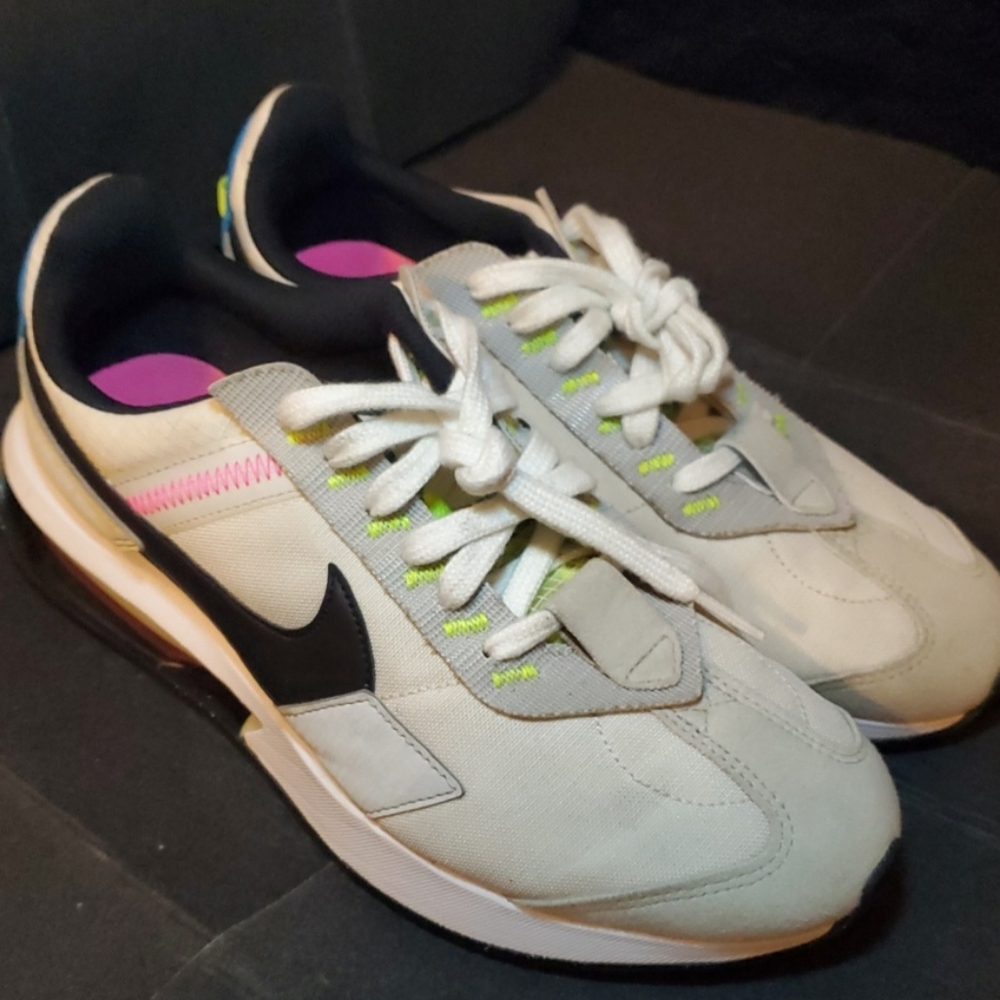 Nike Air Max Pre-Day sneakers in size 9 Men's - Picture 4 of 8